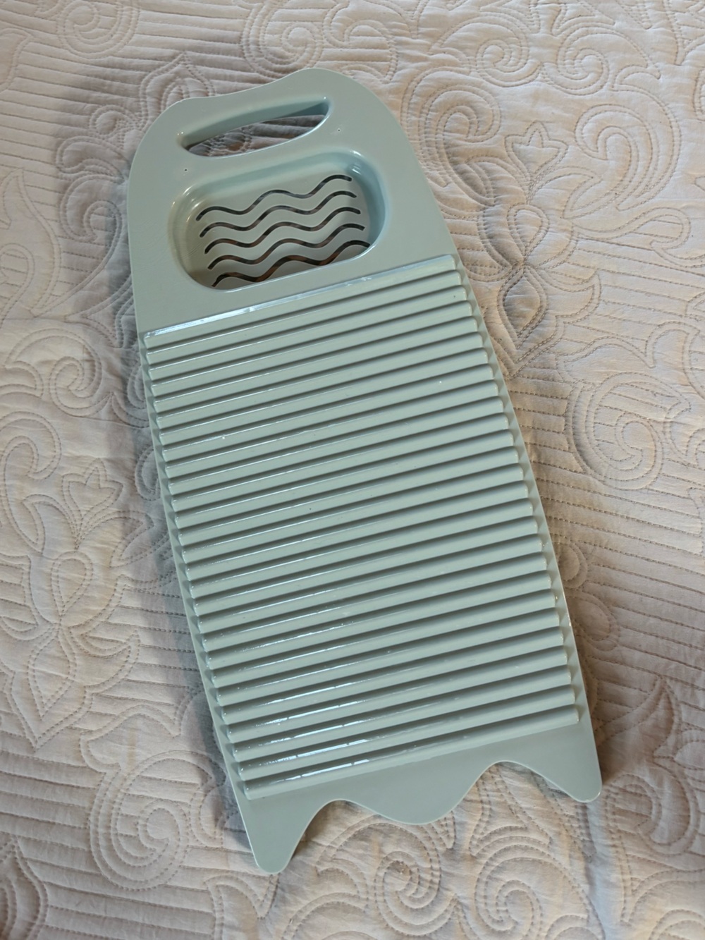 Light Green Plastic Handheld Washboard - Compact Laundry Scrubber